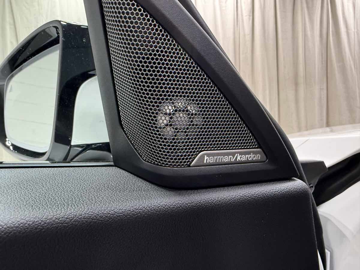 Used 2025 BMW M2 w/ Lighting Package image 10