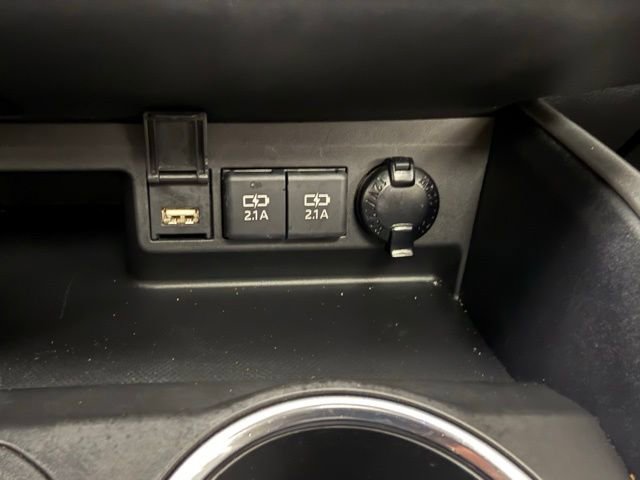 Used 2021 Toyota Highlander XLE image 24