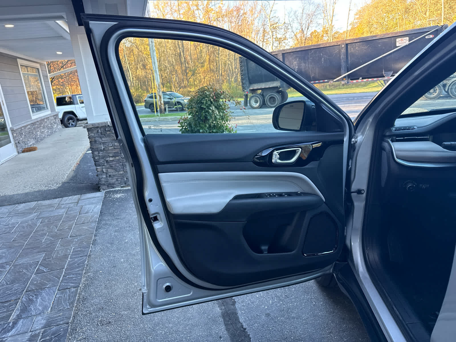 New 2026 Jeep Compass Limited AWD/4WD image 14
