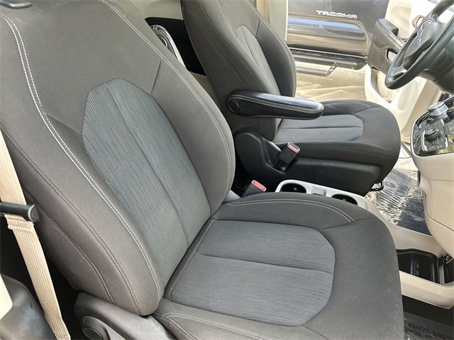 Used 2021 Chrysler Voyager L image 28