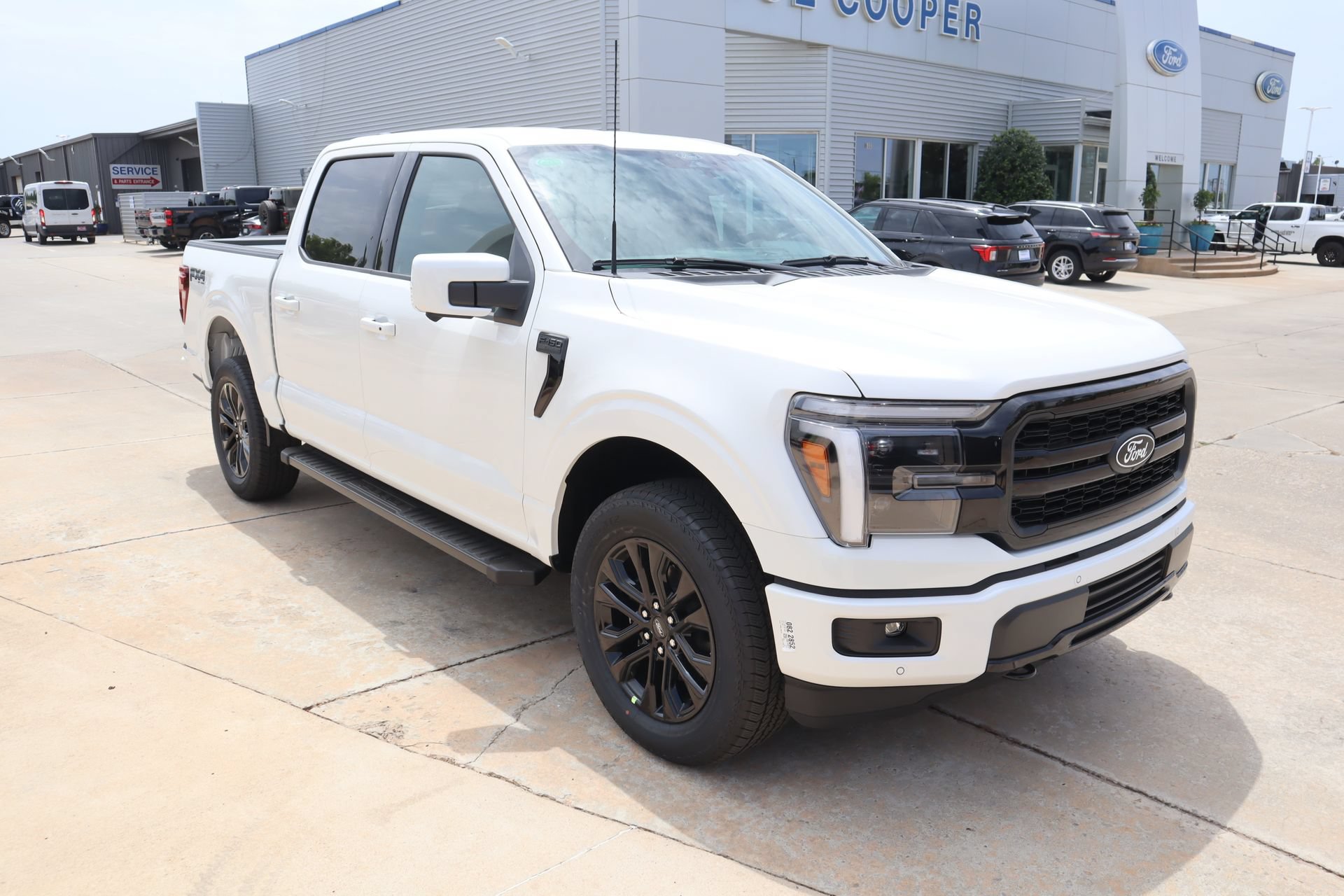 New 2026 Ford F150 Lariat w/ Equipment Group 501A Mid