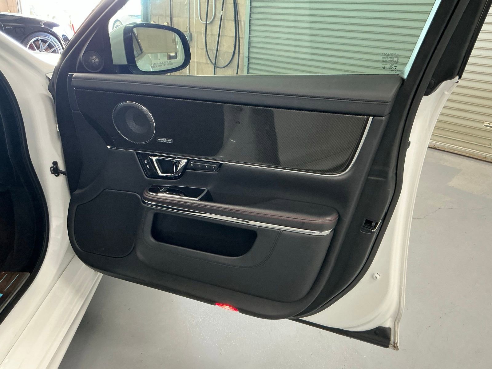 Used 2015 Jaguar XJ R LWB image 13