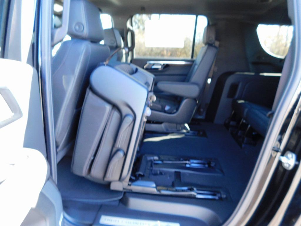 New 2025 Chevrolet Suburban High Country image 36