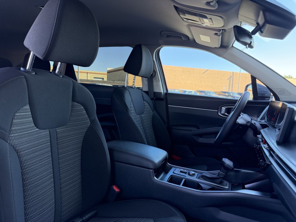 Used 2024 Kia Sorento LX image 39