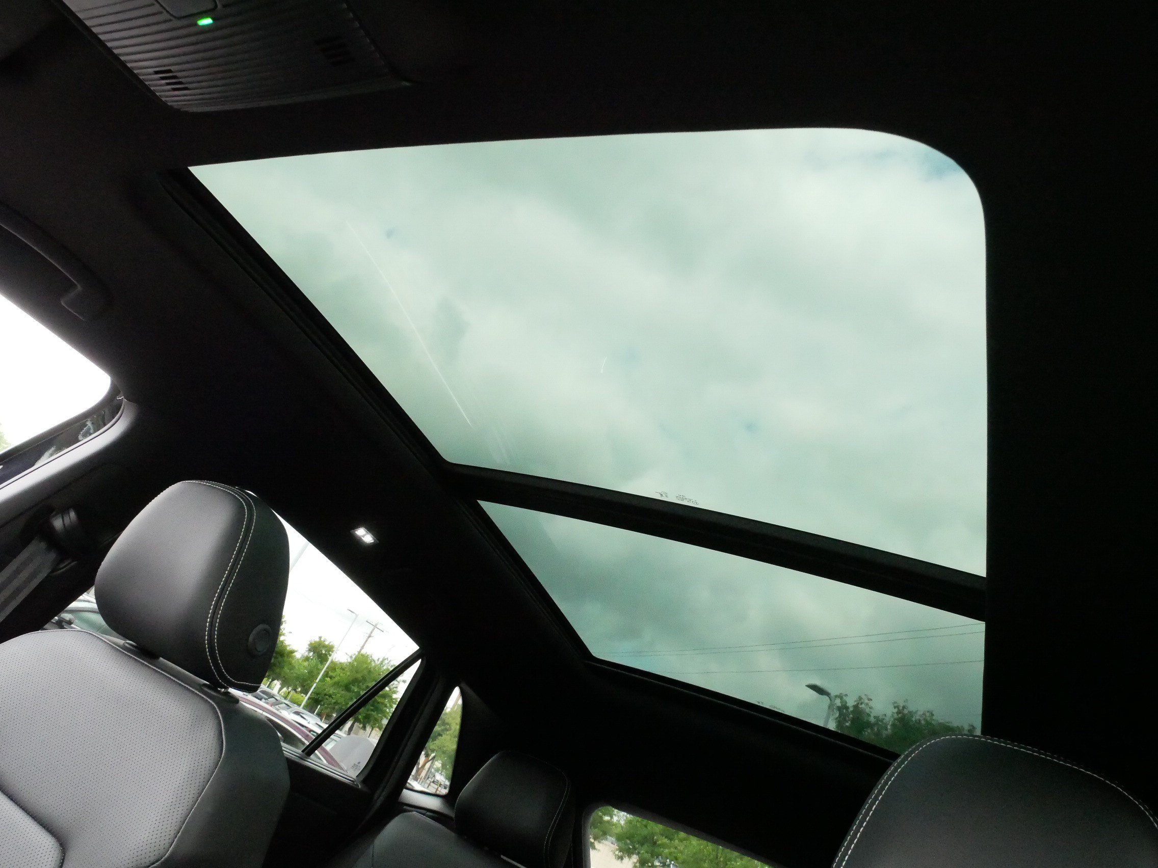 Used 2024 Volkswagen Atlas Cross Sport SE w/ Panoramic Sunroof Package AWD/4WD image 33