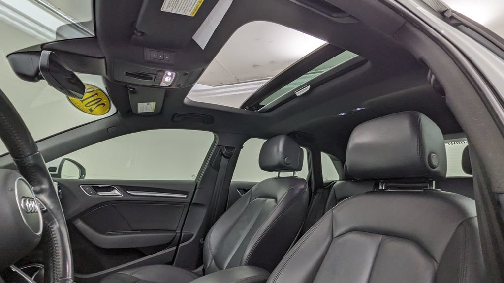 Used 2018 Audi A3 e-tron Prestige w/ Prestige Package FWD image 3