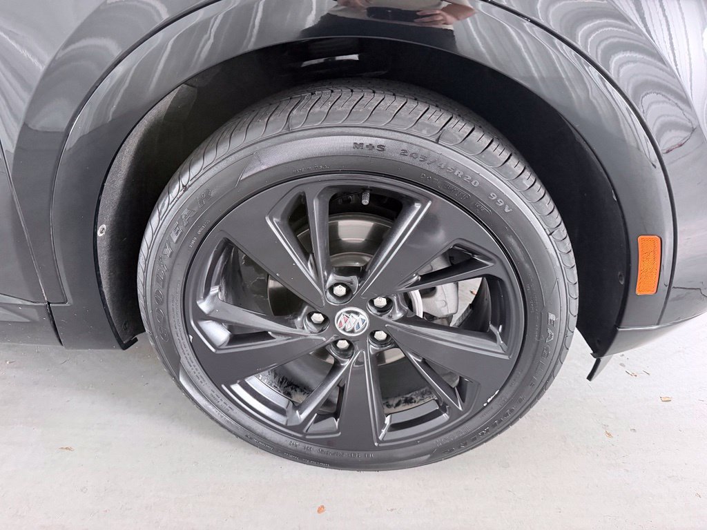 Used 2023 Buick Envision Essence w/ Sport Touring Package AWD/4WD image 4