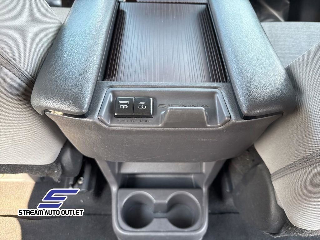 Used 2022 Toyota Sienna LE image 23