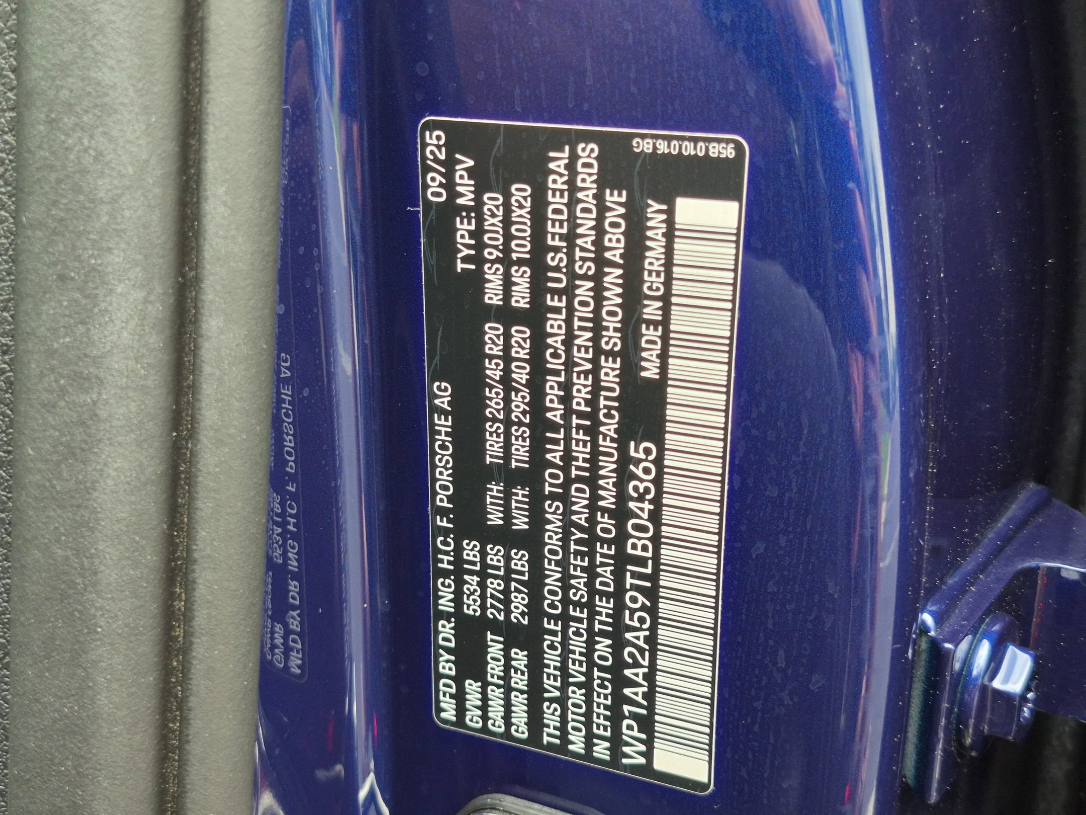 Certified 2026 Porsche Macan AWD/4WD image 38