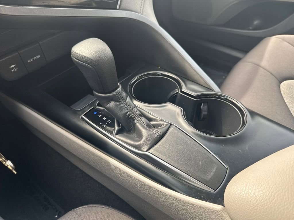 Used 2018 Toyota Camry LE image 23