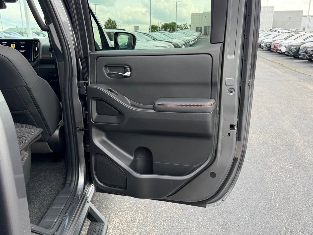 Used 2025 Nissan Frontier PRO-4X AWD/4WD image 19