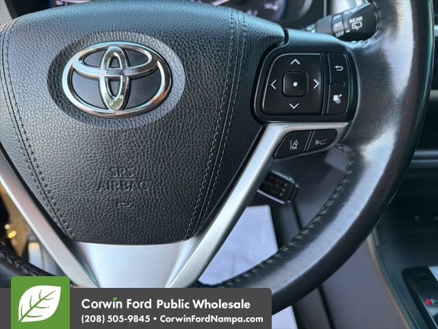 Used 2018 Toyota Highlander XLE w/ Carpet Mat Package (TMS) image 16