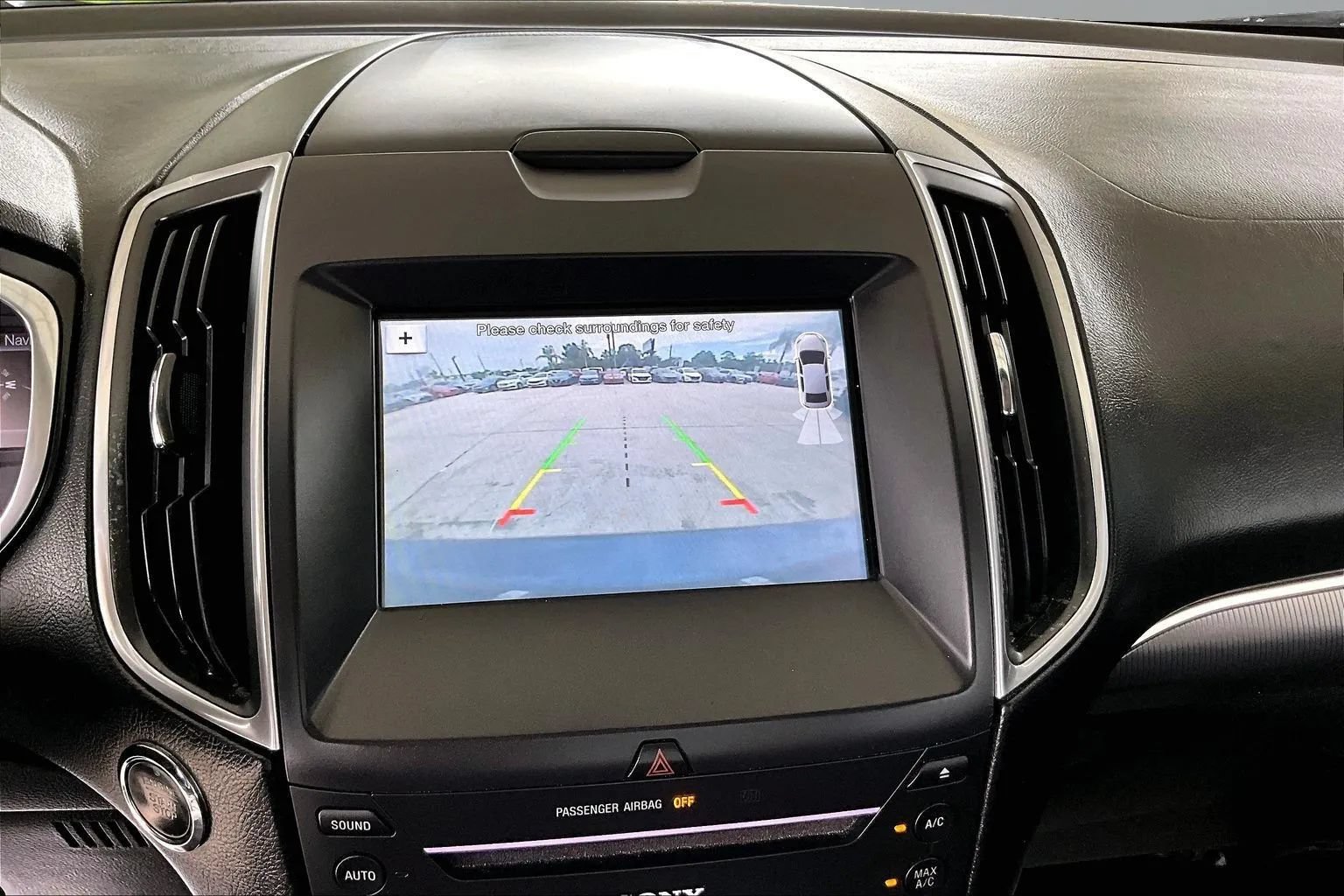 Used 2016 Ford Edge Titanium w/ Technology Package FWD image 13