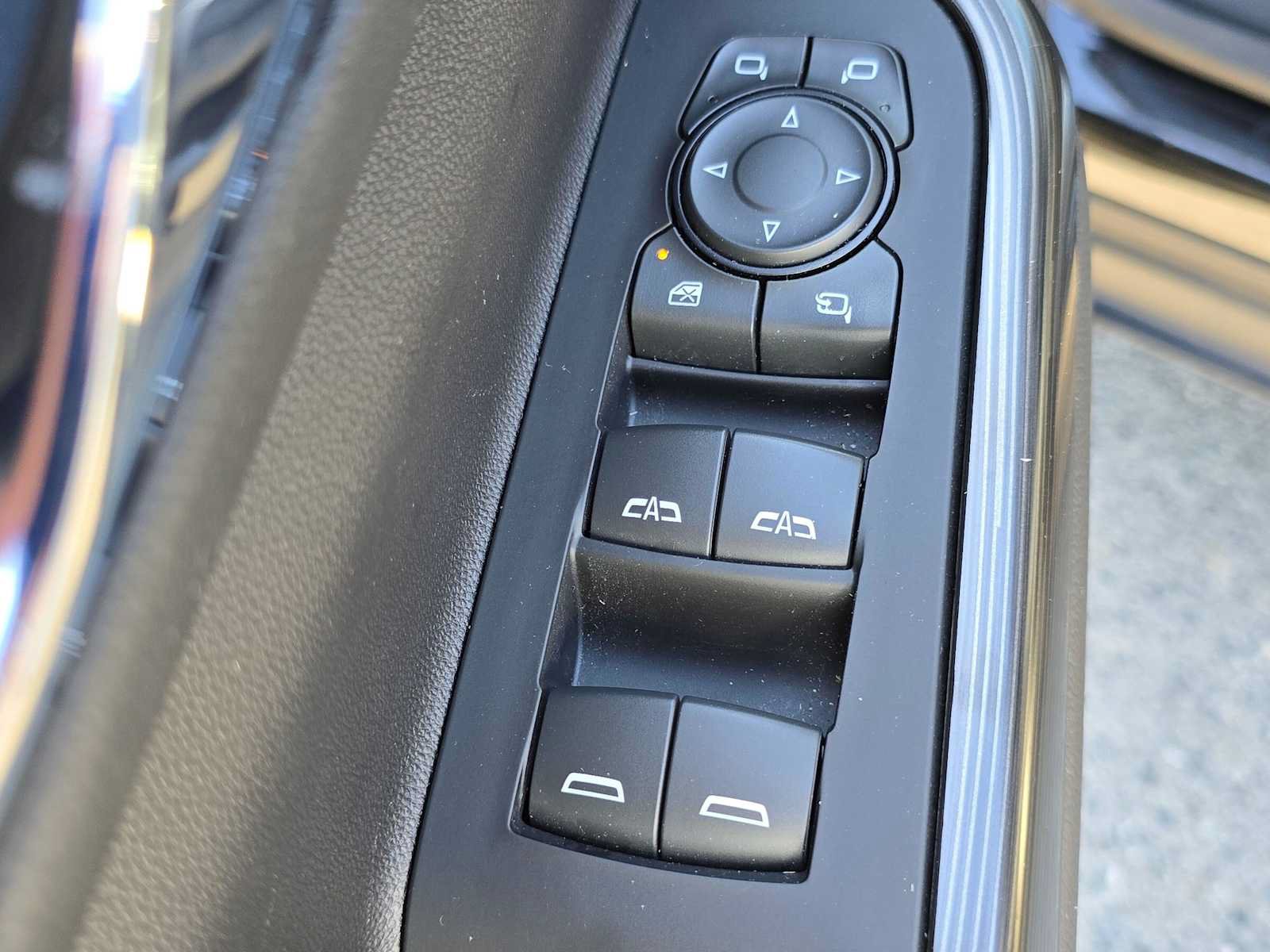 Used 2022 GMC Acadia SLT w/ Technology Package AWD/4WD image 21
