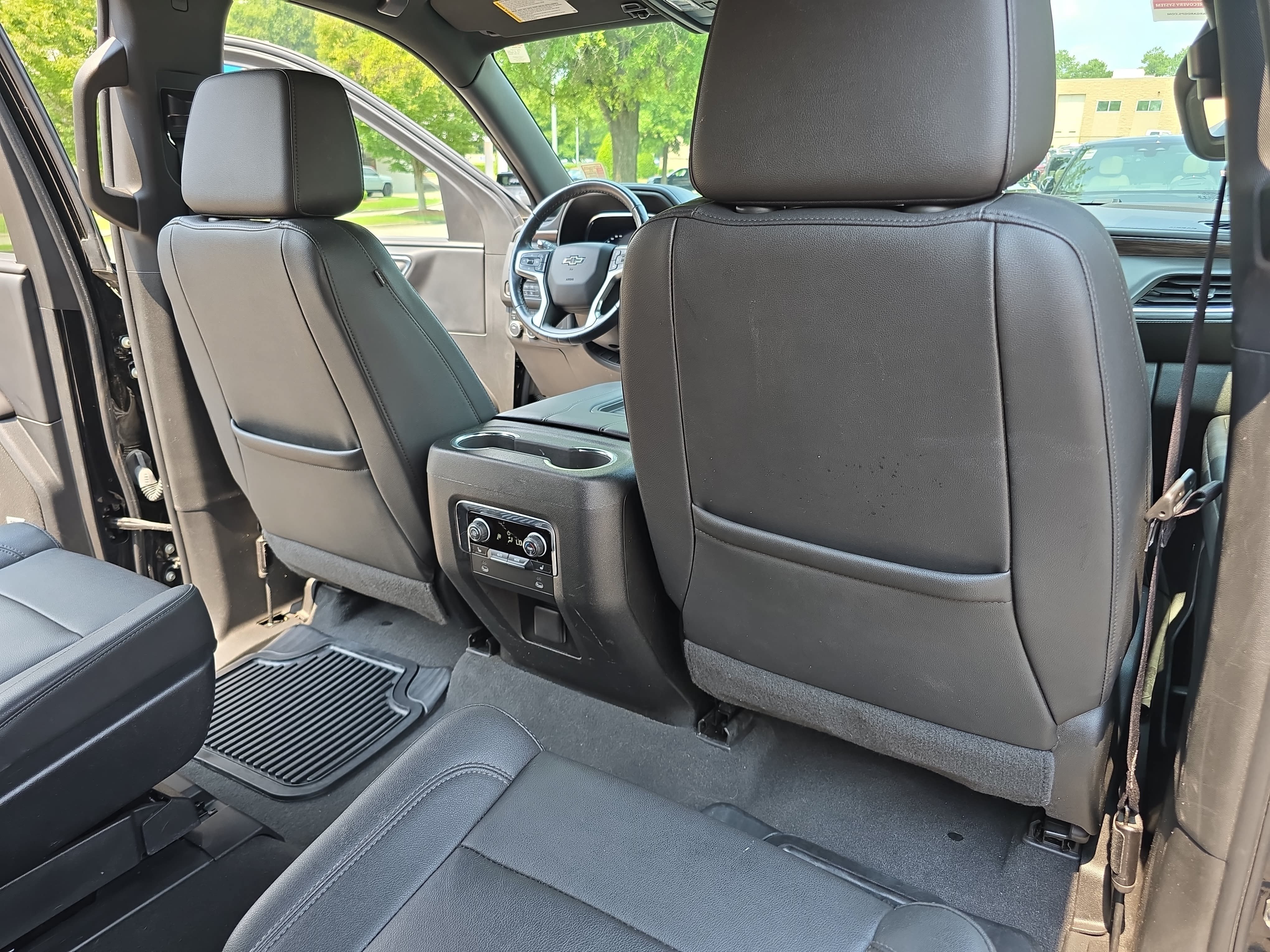Used 2022 Chevrolet Tahoe Z71 w/ Luxury Package AWD/4WD image 11
