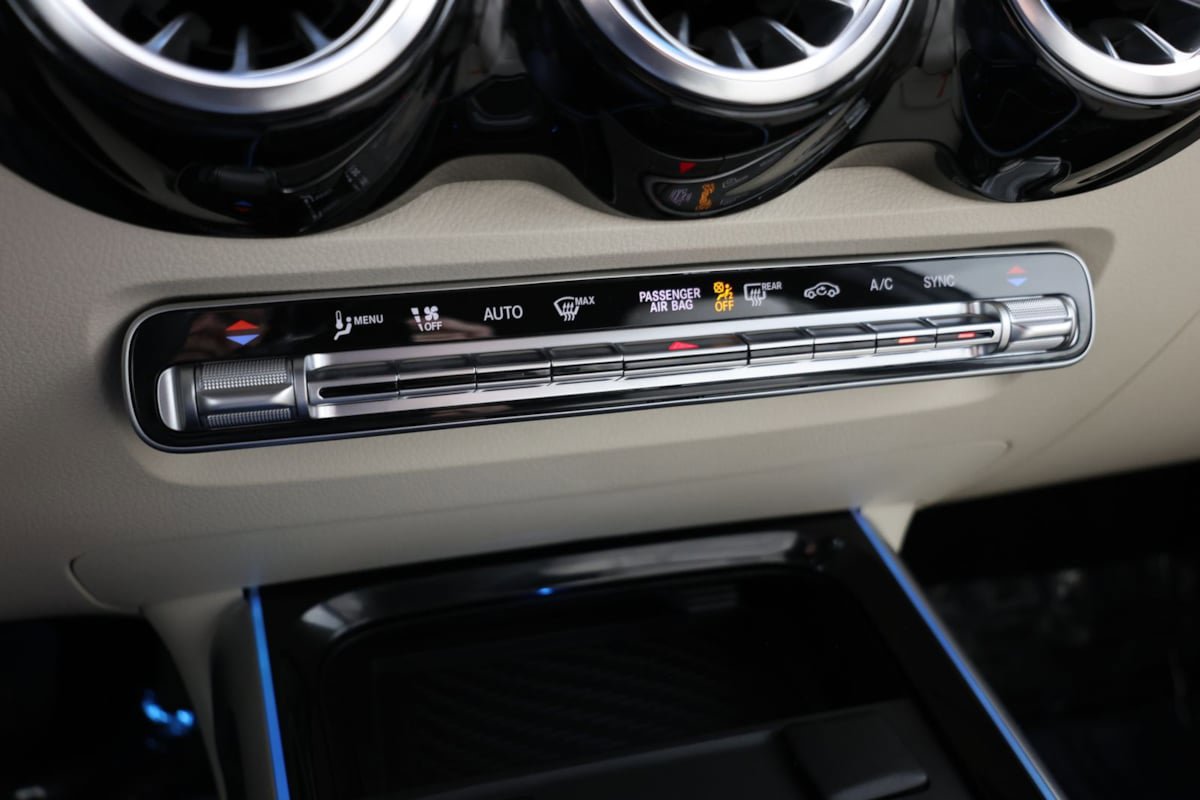 Used 2025 Mercedes-Benz GLB 250 4MATIC image 26