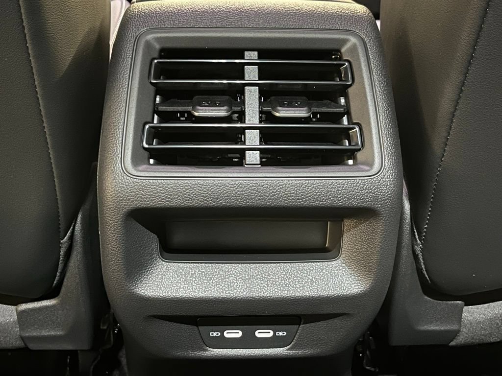 New 2026 Volkswagen Tiguan SE AWD/4WD image 24