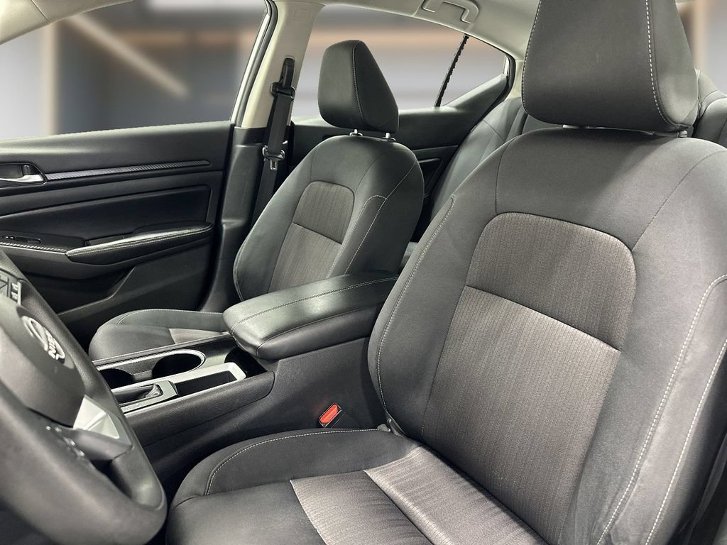 Used 2024 Nissan Altima 2.5 SV FWD image 8