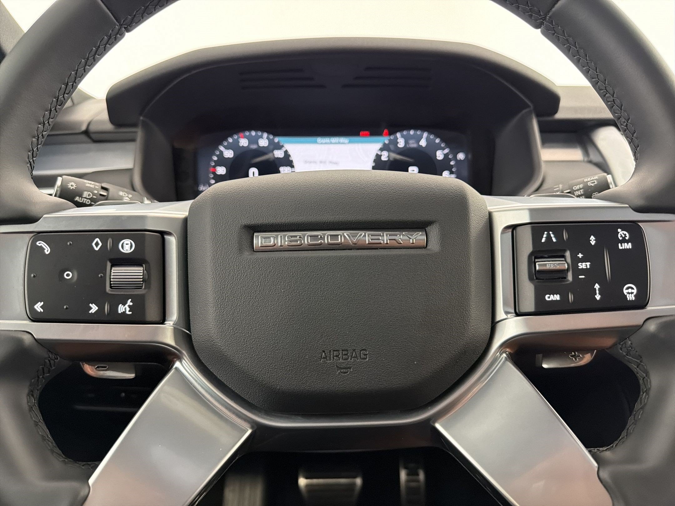 Certified 2025 Land Rover Discovery Dynamic SE AWD/4WD image 15