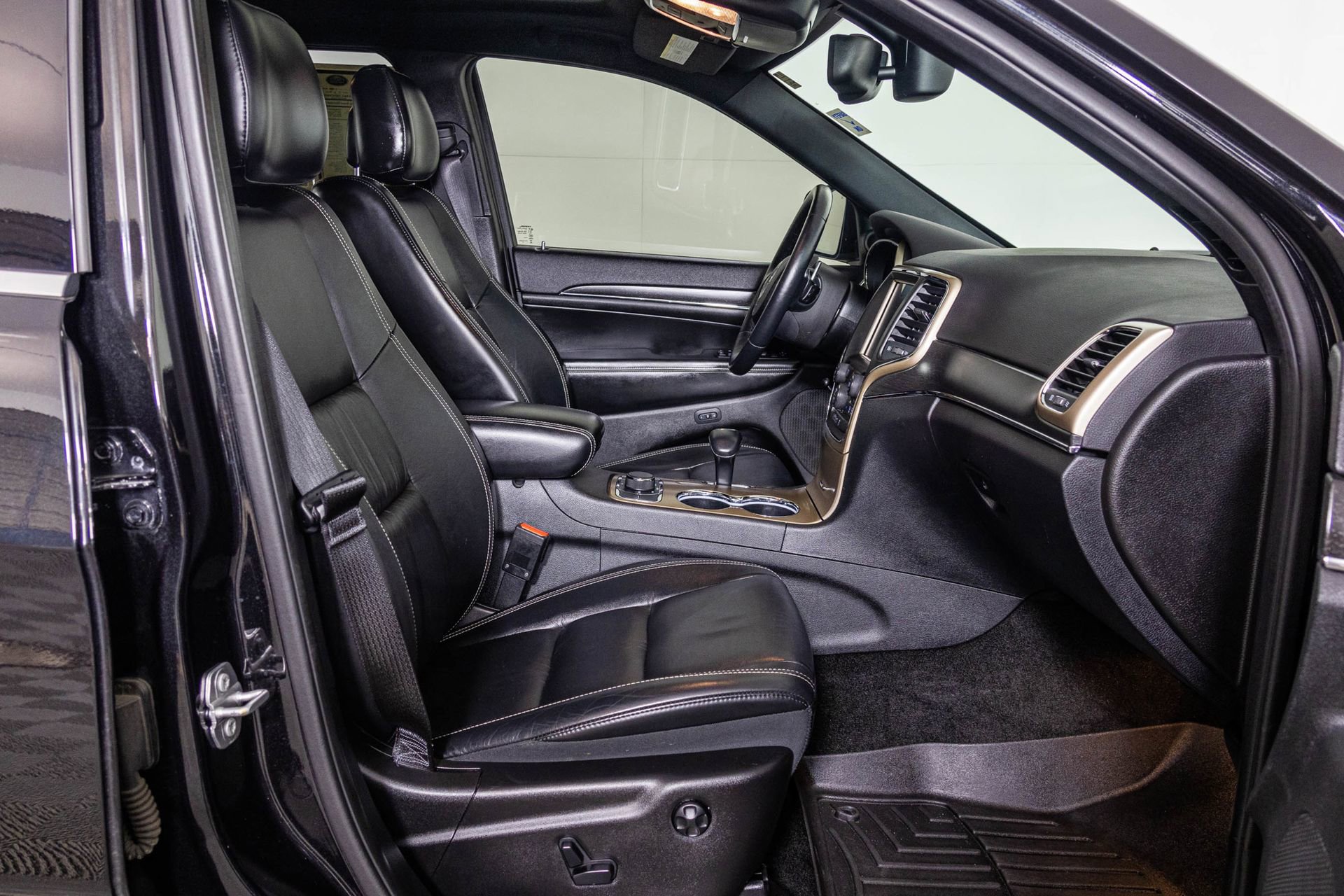 Used 2015 Jeep Grand Cherokee Limited image 49