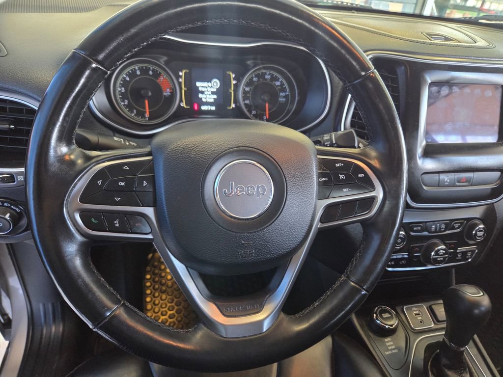 Used 2019 Jeep Cherokee Latitude Plus w/ Comfort/Convenience Group image 36