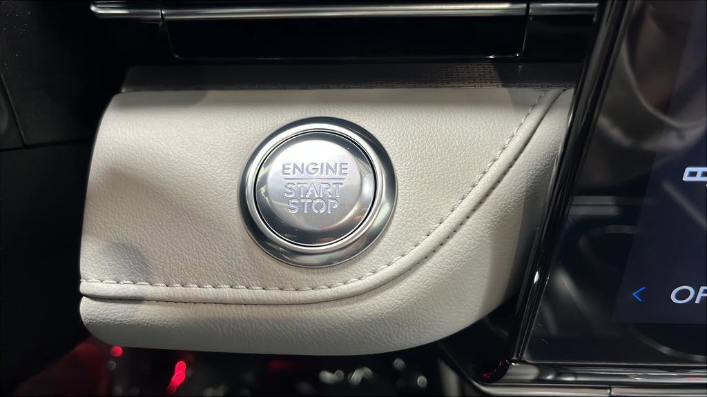 Used 2025 Lincoln Nautilus Premier w/ Equipment Group 102A AWD/4WD image 23