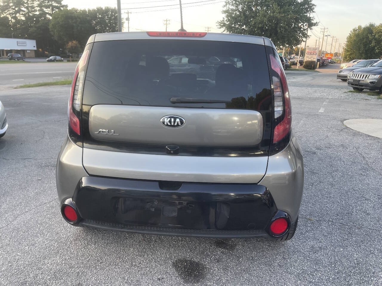 Used 2016 Kia Soul + FWD image 9