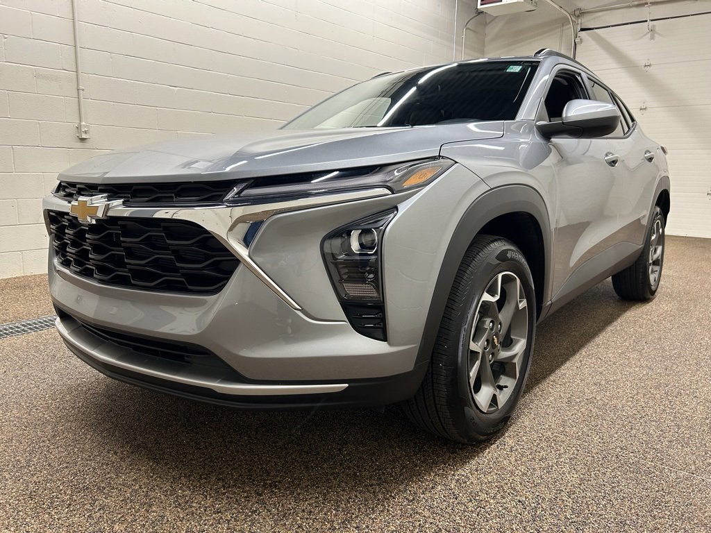 Used 2025 Chevrolet Trax LT w/ Driver Confidence Package image 5