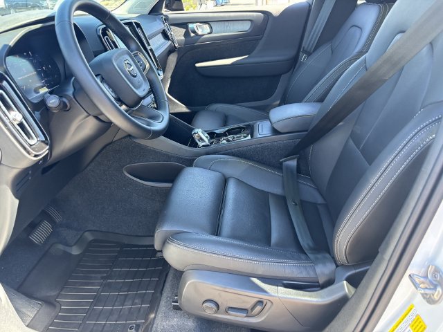Used 2026 Volvo XC40 B5 Plus AWD/4WD image 19