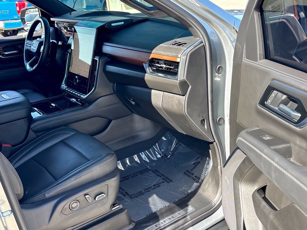 Used 2025 GMC Yukon Denali w/ Sun & Power Step Package AWD/4WD image 28