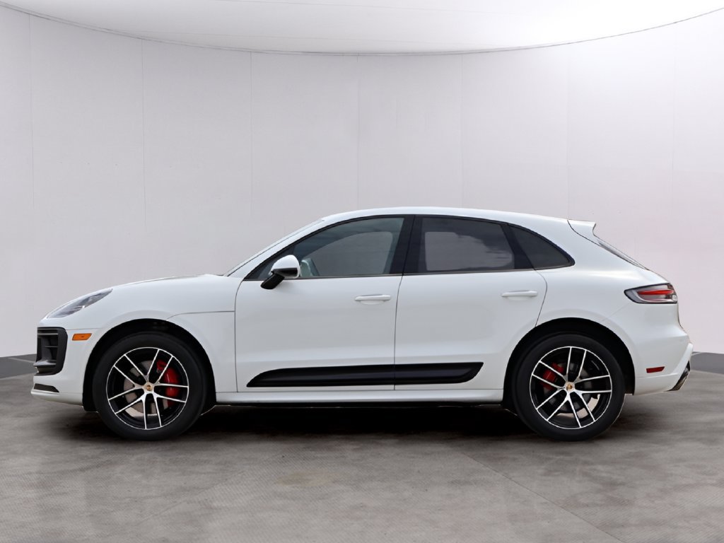 Certified 2024 Porsche Macan S AWD/4WD image 2