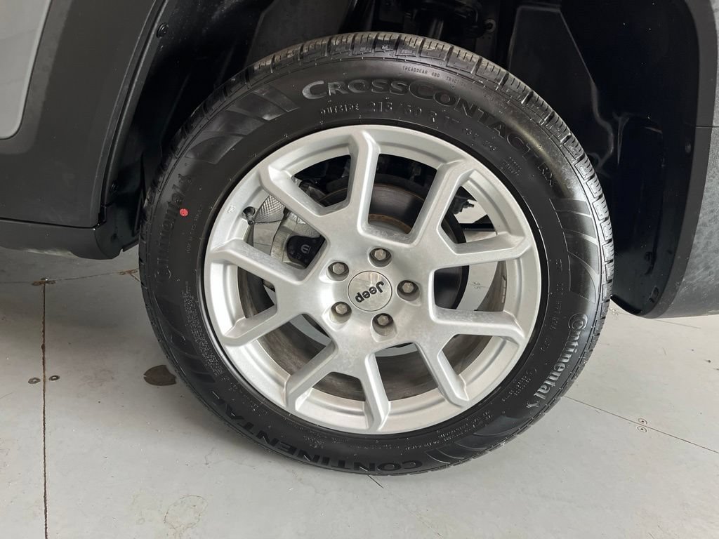 Used 2023 Jeep Renegade Latitude AWD/4WD image 14