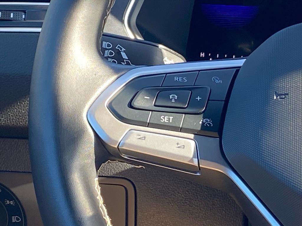 Used 2024 Volkswagen Tiguan SE image 5