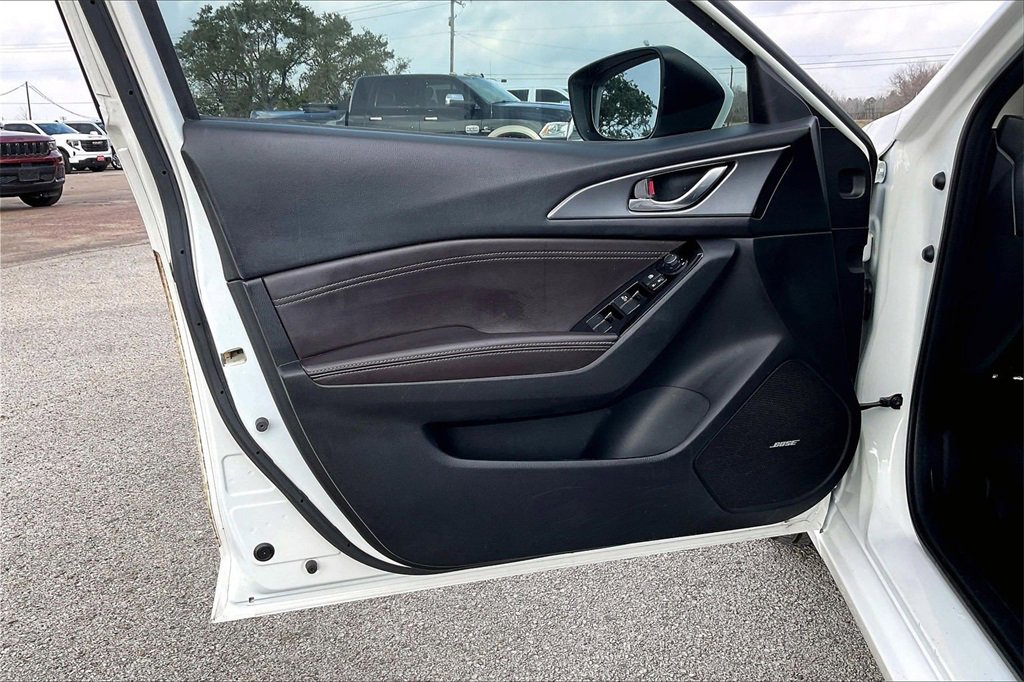 Used 2017 MAZDA MAZDA3 Grand Touring image 17