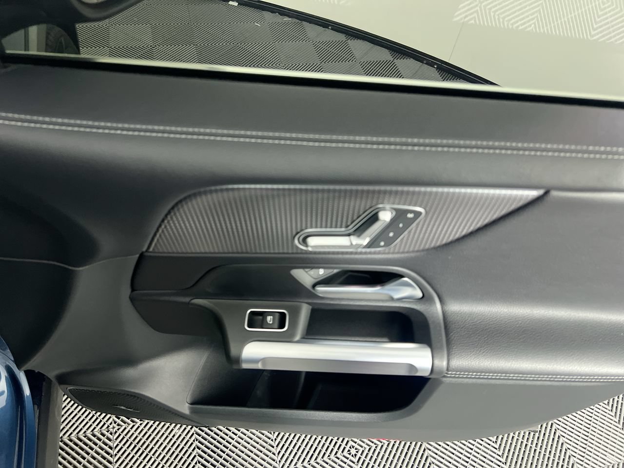 Used 2023 Mercedes-Benz GLB 250 image 24