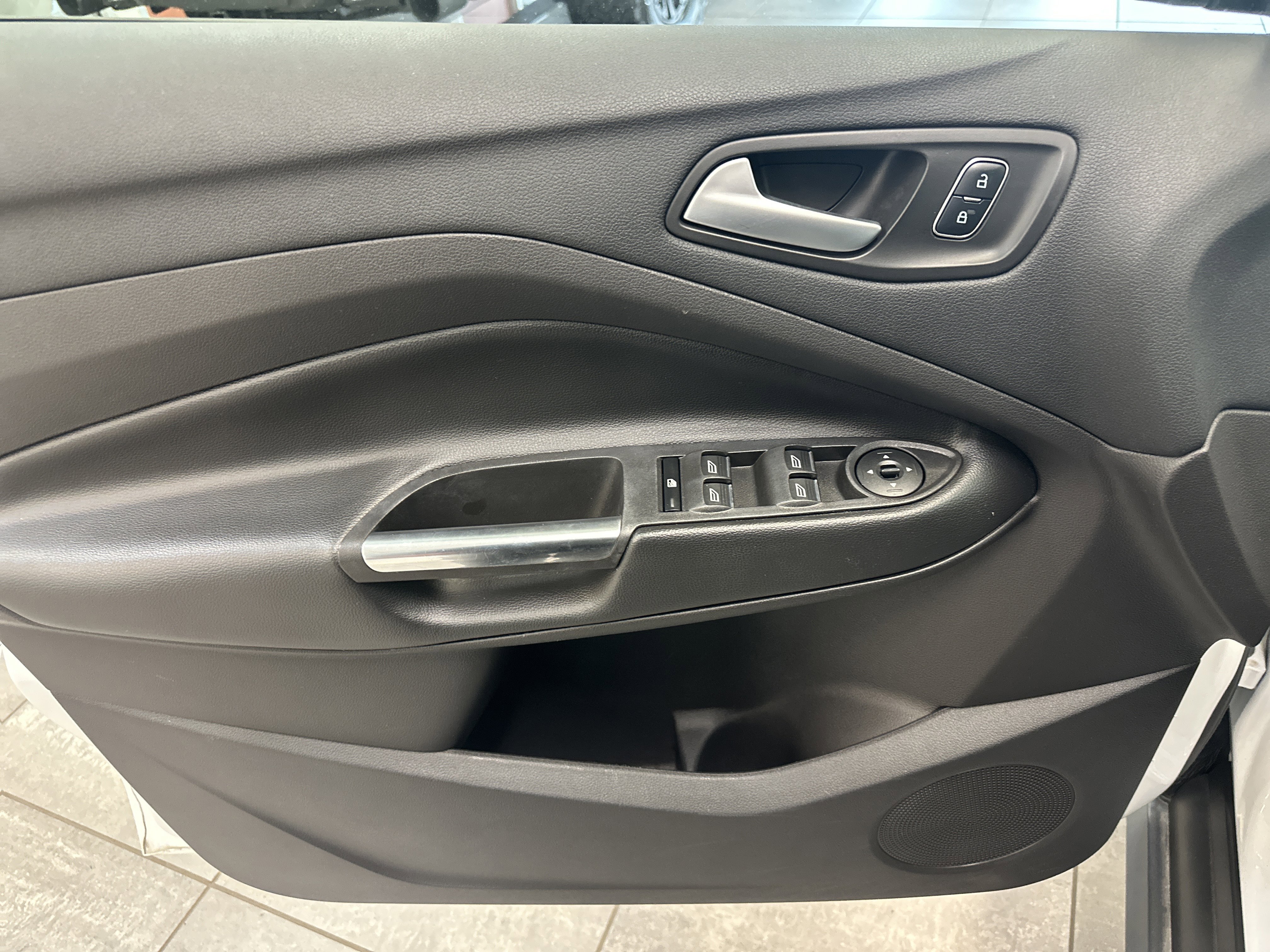 Used 2018 Ford C-MAX SE w/ Cold Weather Package image 17