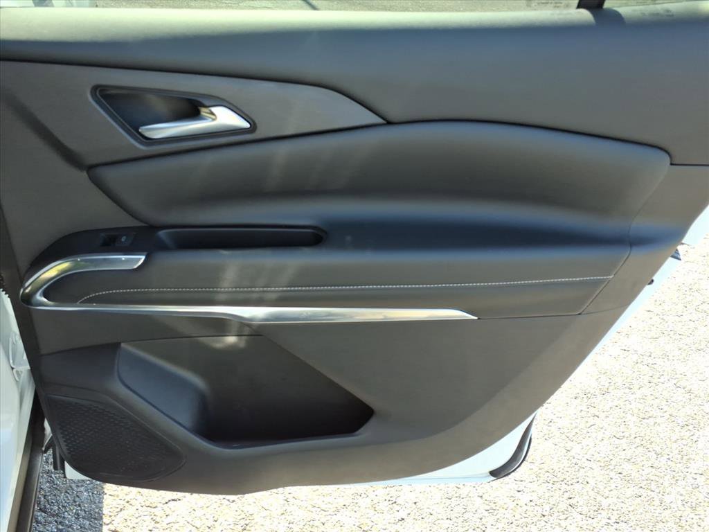 Used 2025 Chevrolet Traverse LT FWD image 17