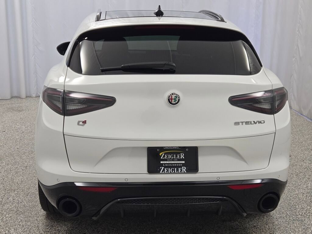 Used 2024 Alfa Romeo Stelvio Veloce image 14