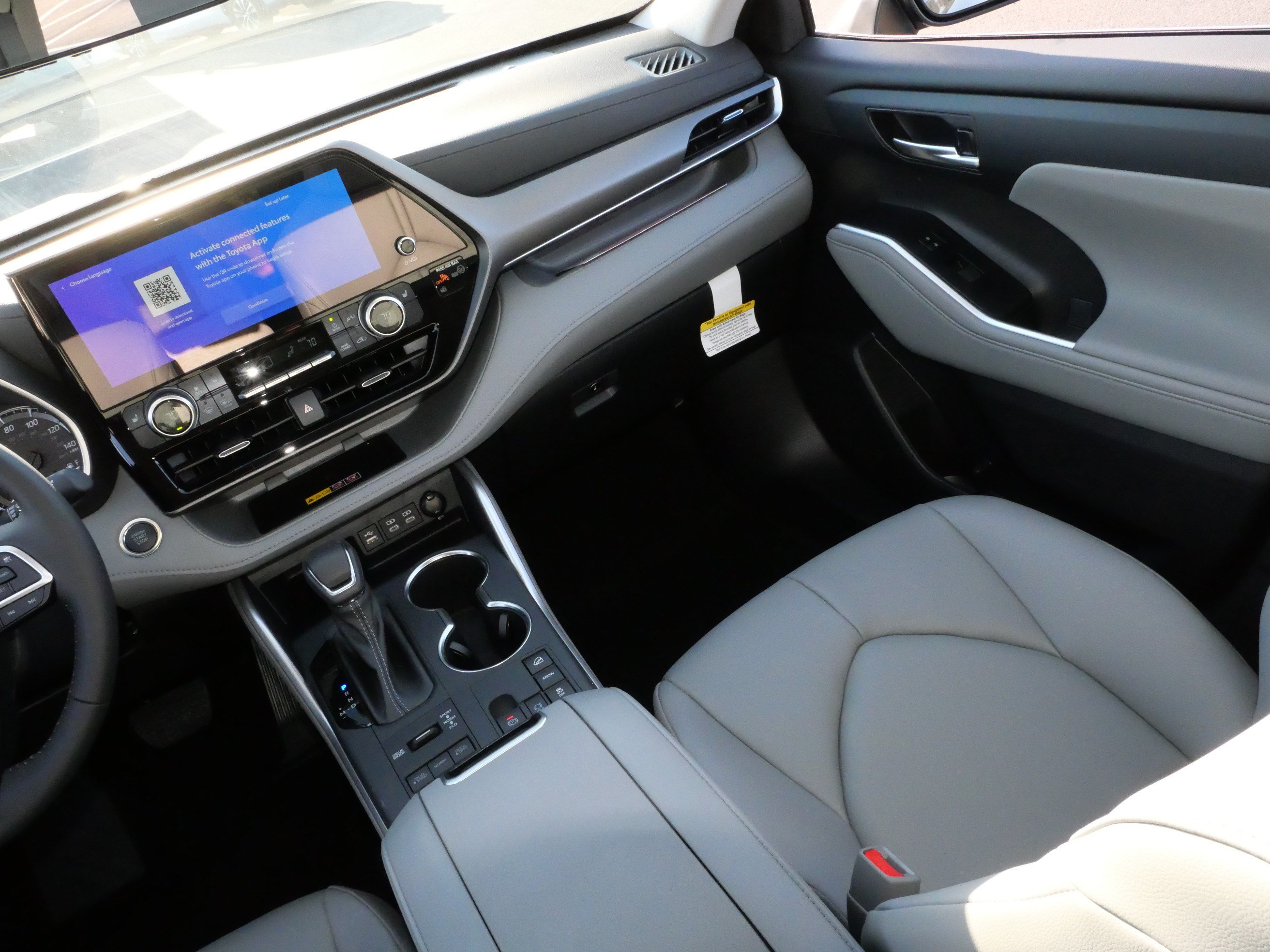 Certified 2026 Toyota Highlander XLE AWD/4WD image 12