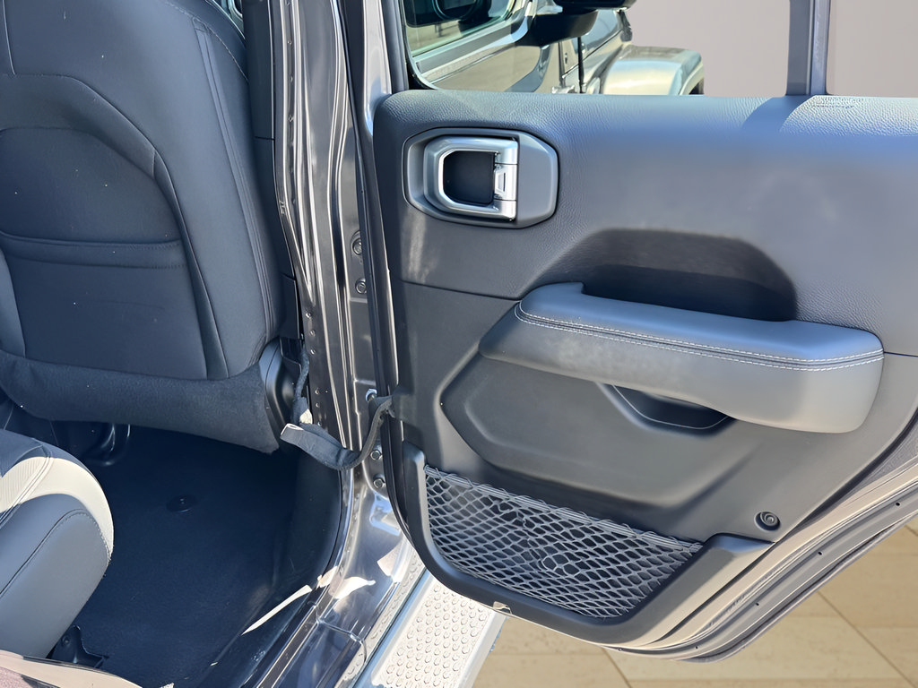 Used 2020 Jeep Wrangler Unlimited Sahara AWD/4WD image 26