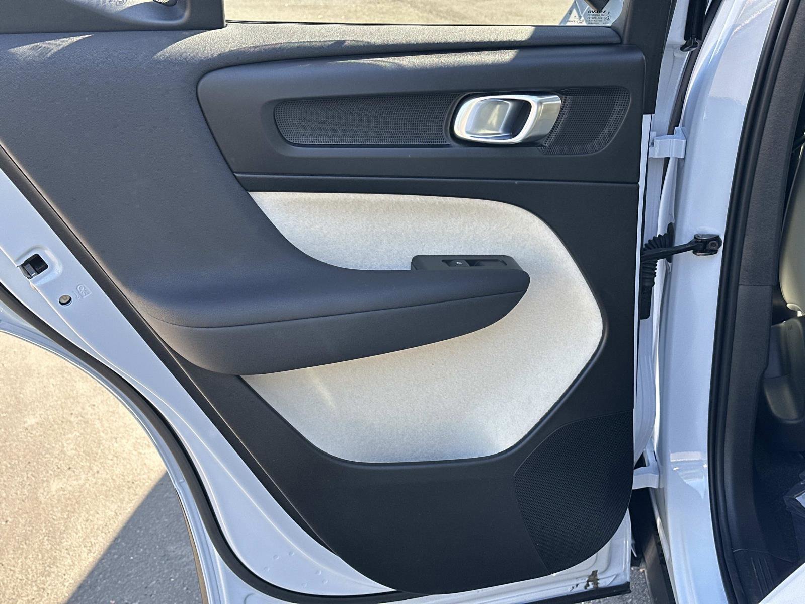 Certified 2026 Volvo XC40 B5 Plus w/ Protection Package Premier image 20