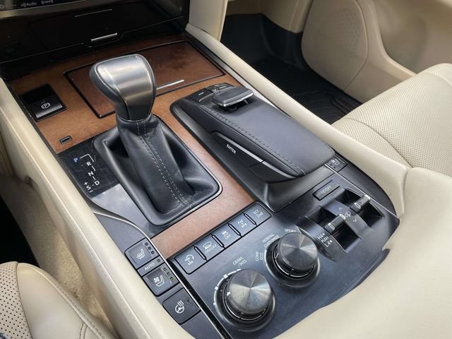 Used 2021 Lexus LX 570 4WD w/ Luxury Package image 32