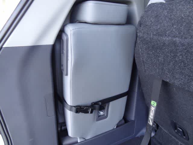 Used 2024 Toyota Sienna XLE FWD image 13