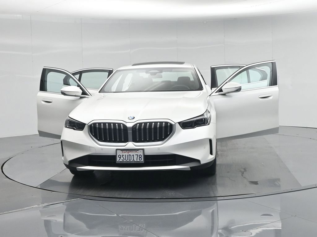 Used 2025 BMW 530i xDrive w/ Premium Package image 34