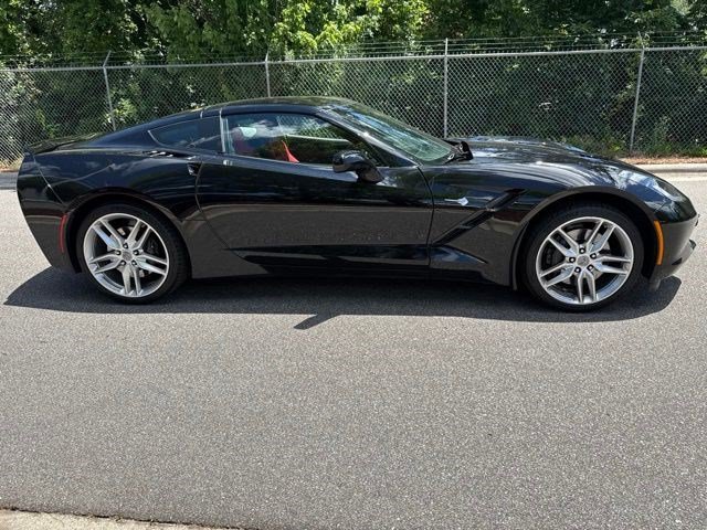 Used 2017 Chevrolet Corvette Stingray Coupe w/ Z51 1LT RWD image 4