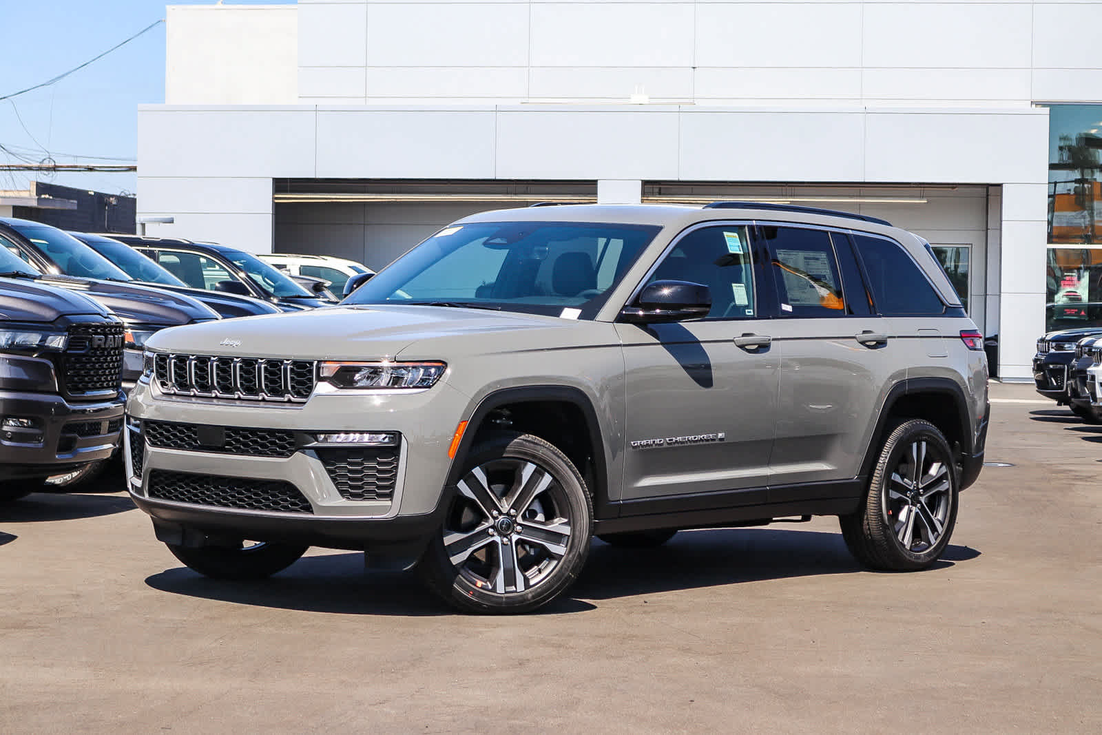 New 2027 Jeep Grand Cherokee Limited AWD/4WD image 1