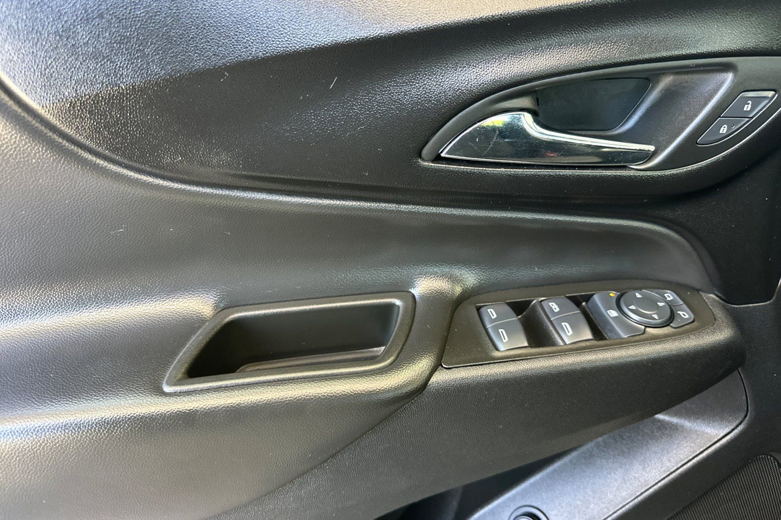 Used 2024 Chevrolet Equinox LT image 11