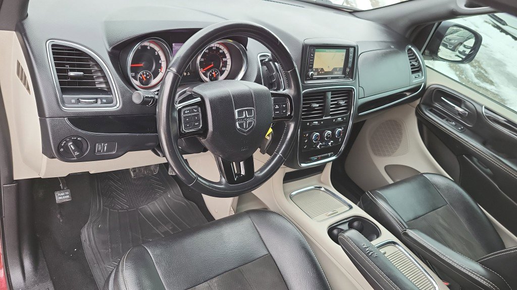 Used 2019 Dodge Grand Caravan SXT w/ Rear Park Assist Package image 18