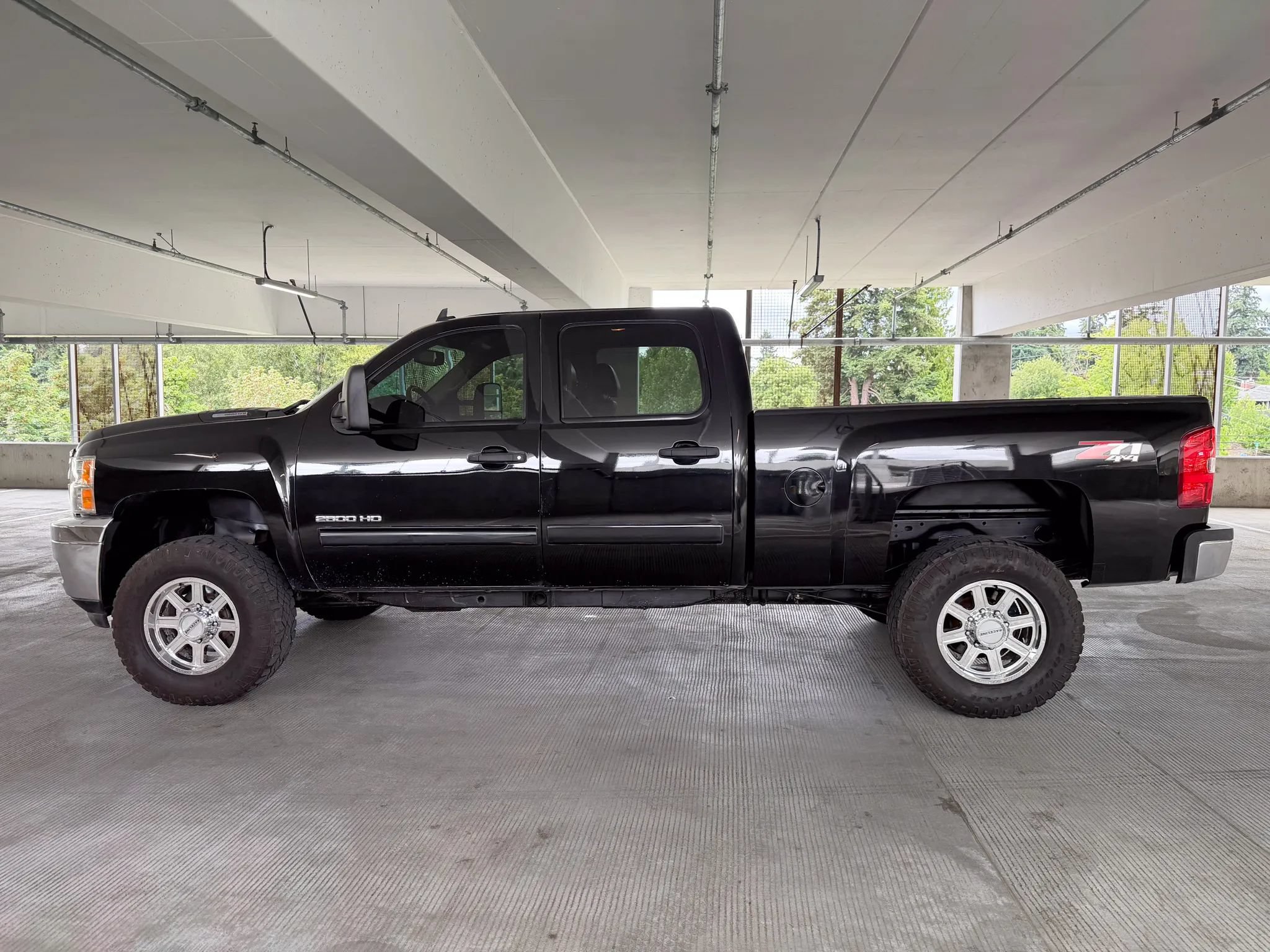 Used 2011 Chevrolet Silverado 2500 LT w/ Interior Plus Package AWD/4WD image 7
