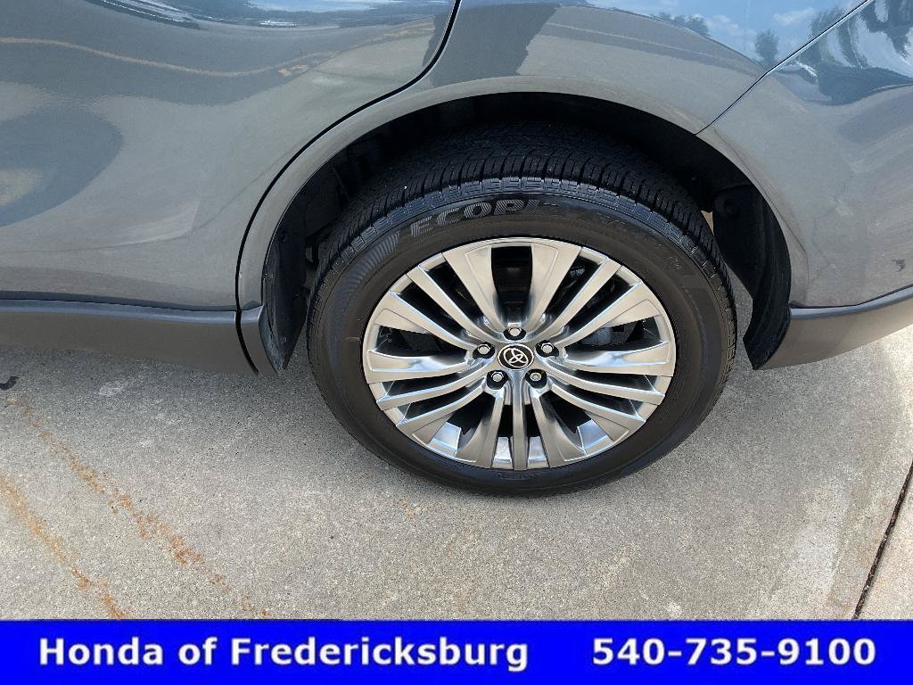Used 2022 Toyota Venza XLE AWD/4WD image 11